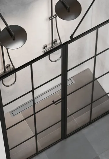 Vordingborg New york væg og dør til niche klar glas med sort ramme og sprosser 123-126 CM